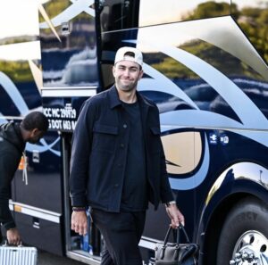Mets player getting on the Best Trails & Travel charter bus!